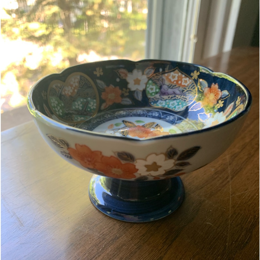 Hand painted Japanese porcelain footed bowl